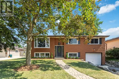 11 ASHWOOD COURT