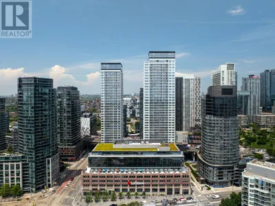 3615 - 17 BATHURST STREET