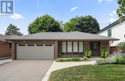 18 DEANECREST ROAD