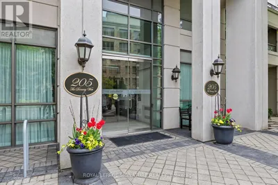 402 - 205 THE DONWAY W