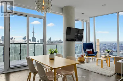 PH03 - 15 GRENVILLE STREET