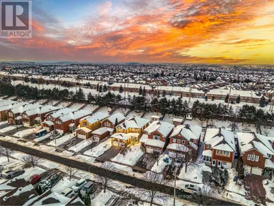 72 RAVENSCLIFFE COURT