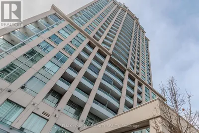 813 - 17 BARBERRY PLACE