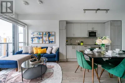 3206 - 77 MUTUAL STREET