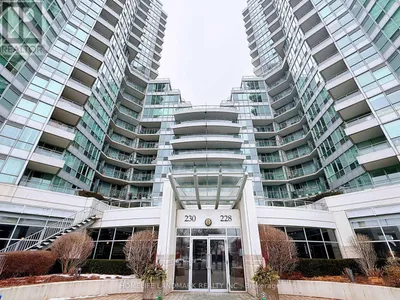 727 - 230 QUEENS QUAY W