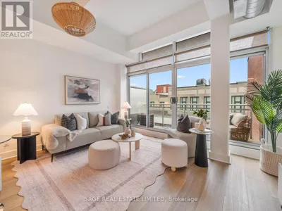 811 - 233 CARLAW AVENUE