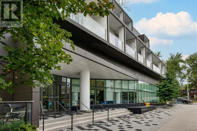 910 - 80 VANAULEY STREET