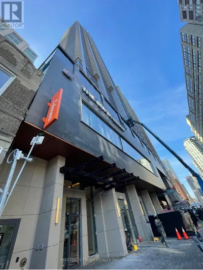 9 - 395 BLOOR STREET E