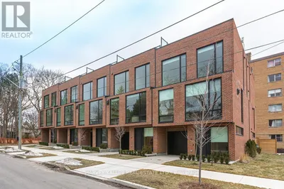 32 EVERGREEN GARDENS