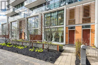 TH115 - 39 QUEENS QUAY E