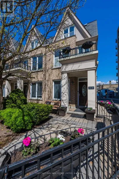 TH8 - 140 BATHURST STREET