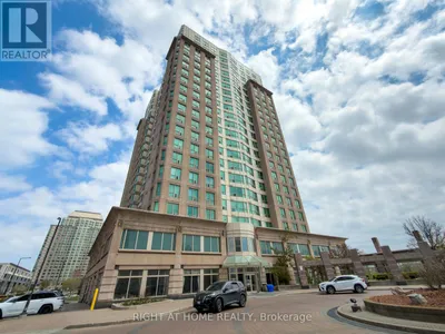 1008 - 8 LEE CENTRE DRIVE