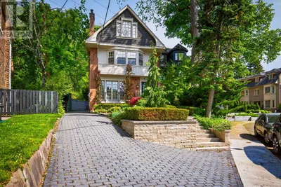 30 EDGEWOOD CRESCENT