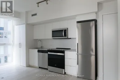 1111 - 30 TRETTI WAY