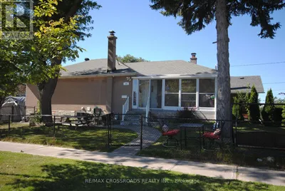 25 ARBUTUS CRESCENT