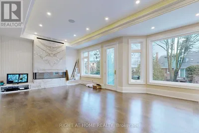10 JOCELYN CRESCENT
