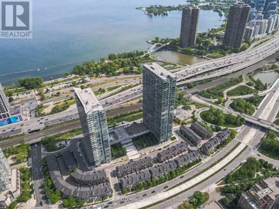 812 - 105 THE QUEENSWAY