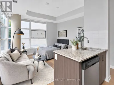 202 - 10 WILLISON SQUARE