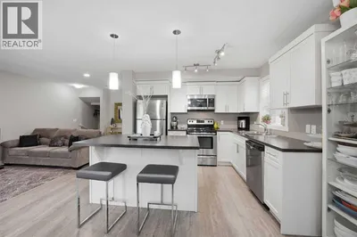 427 Redstone View NE