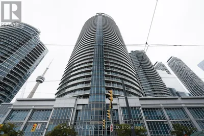 1705 - 208 QUEENS QUAY W