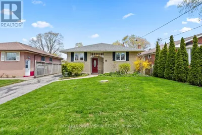 6 MACDUFF CRESCENT