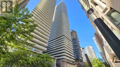 902 - 50 CHARLES STREET E