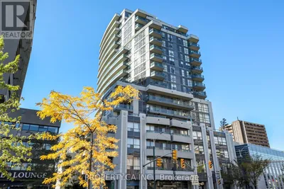 1203 - 736 SPADINA AVENUE