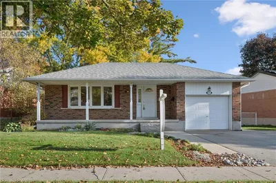 86 LOWER CANADA Crescent